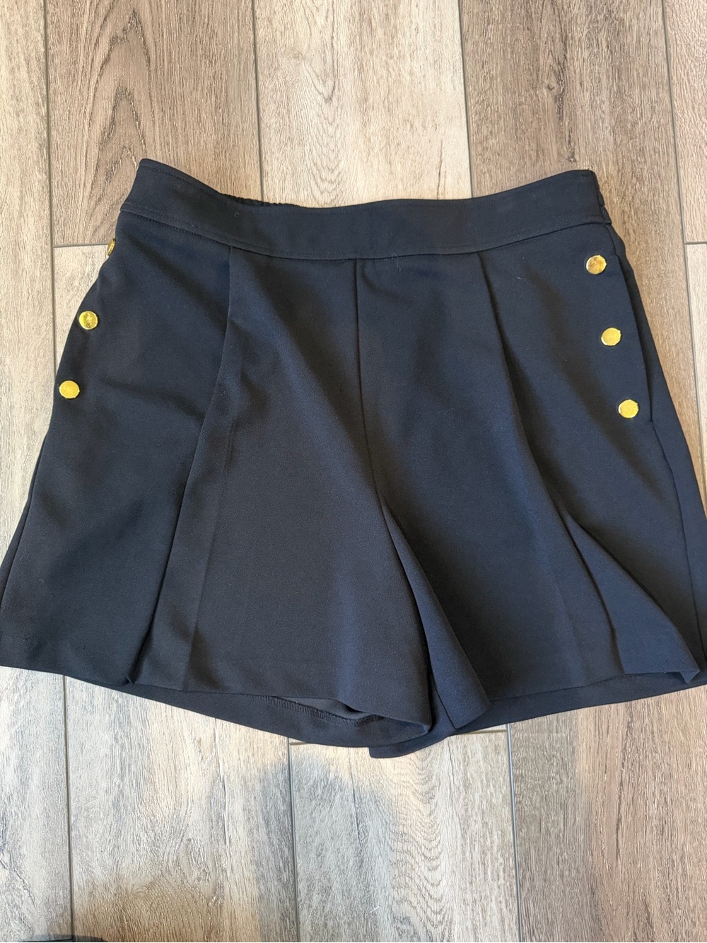Ellen Tracy- Black High-Waist Pleated Women’s Shorts with Gold Buttons (M)